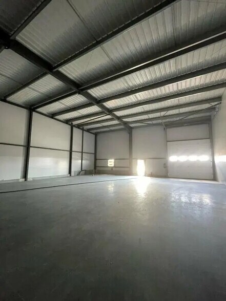 Flex in Vannes for lease - Interior Photo - Image 3 of 3