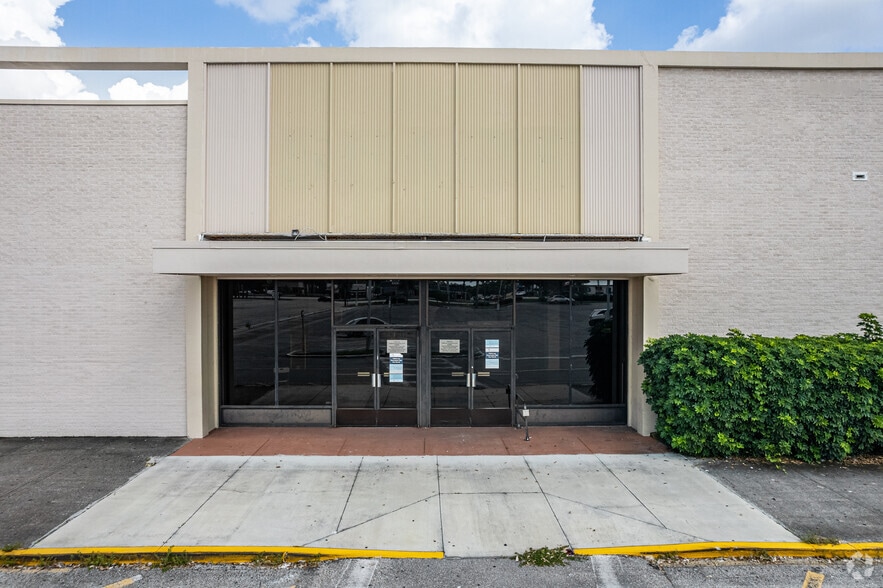 4003-4325 Cleveland Ave, Fort Myers, FL for lease - Building Photo - Image 1 of 3