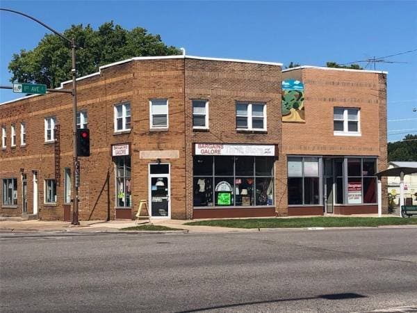 Cedar Rapids Commercial Portfolio portfolio of 3 properties for sale on LoopNet.com - Building Photo - Image 2 of 4