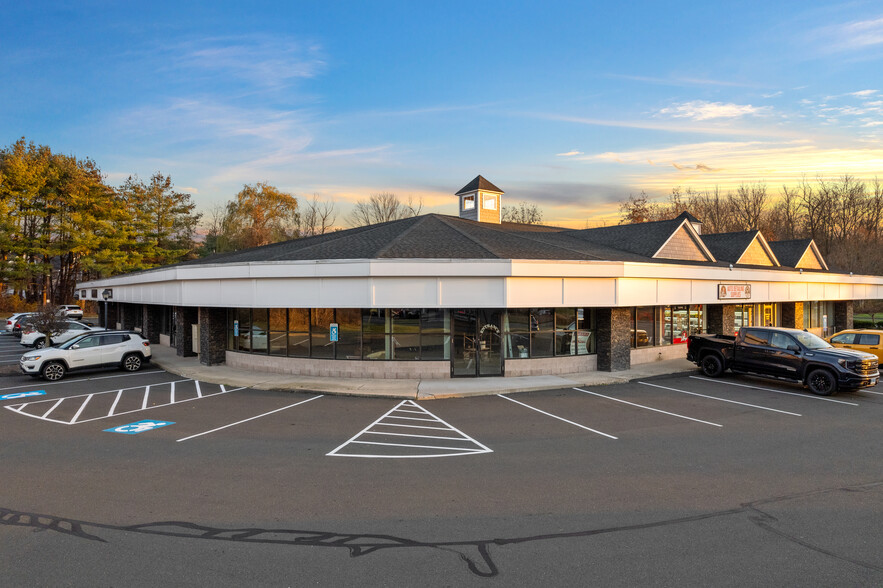 353 Scott Swamp Rd, Farmington, CT for lease - Primary Photo - Image 1 of 4