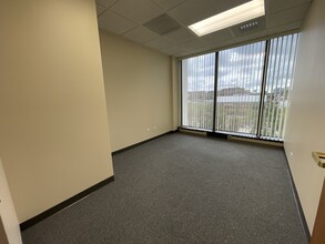 2454 E Dempster St, Des Plaines, IL for lease Interior Photo- Image 2 of 6