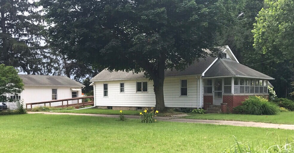 14738 Brick Rd, Granger, IN 46530