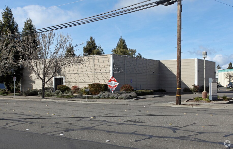 925 Piner Rd, Santa Rosa, CA for sale - Primary Photo - Image 1 of 1