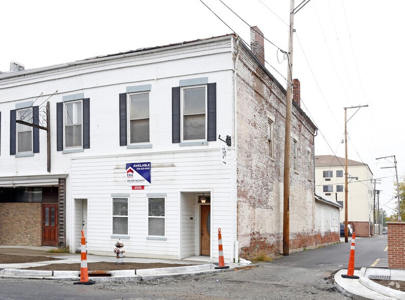 221 S Main St, Findlay, OH 45840