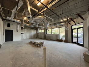 525 NE North Ave, Atlanta, GA for lease Interior Photo- Image 1 of 5