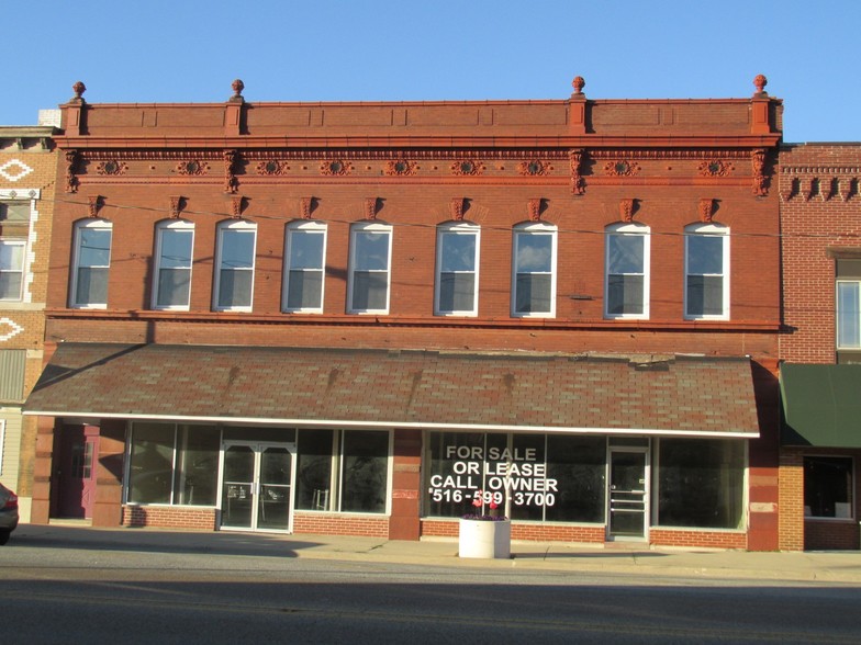 109 S Macoupin St, Gillespie, IL for sale - Building Photo - Image 1 of 2