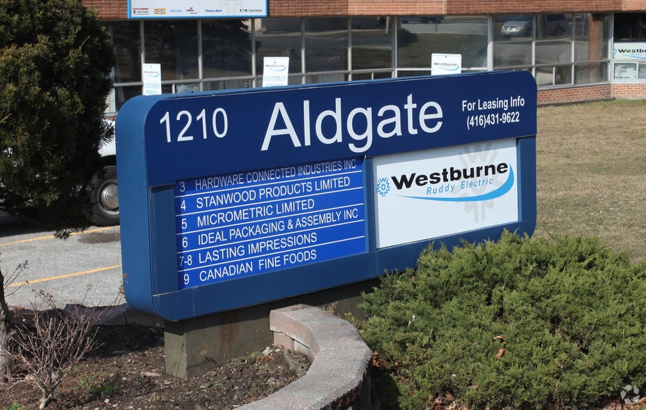 1210 Markham Rd, Toronto, ON for lease - Building Photo - Image 3 of 9