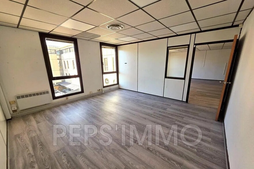 Office in Aix-en-Provence for lease - Building Photo - Image 3 of 7