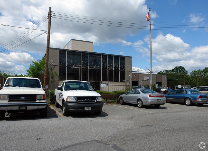 3520 Bladensburg Rd, Brentwood, MD for lease - Building Photo - Image 3 of 3