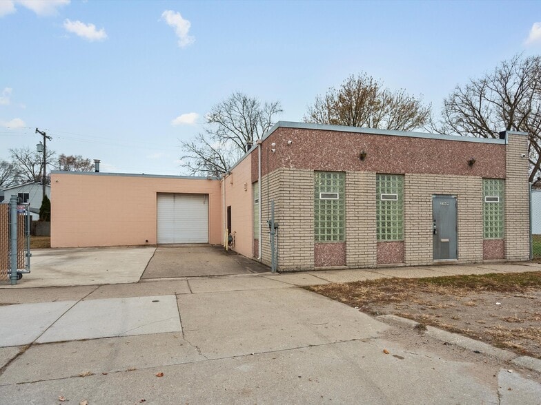 23409 Dequindre Rd, Hazel Park, MI for lease - Building Photo - Image 3 of 18