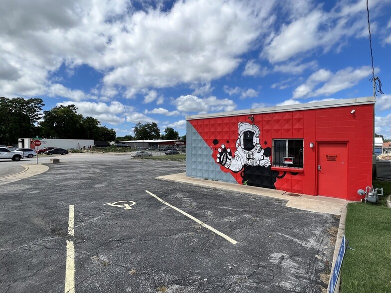 777 S Utica St, Tulsa, OK for lease - Building Photo - Image 2 of 4