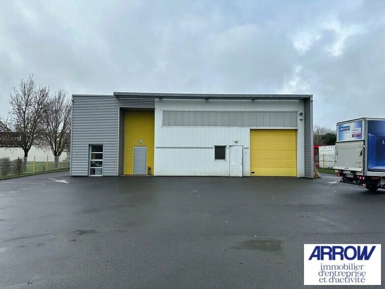 Flex in GRANDCHAMP-DES-FONTAINES for lease - Building Photo - Image 3 of 18