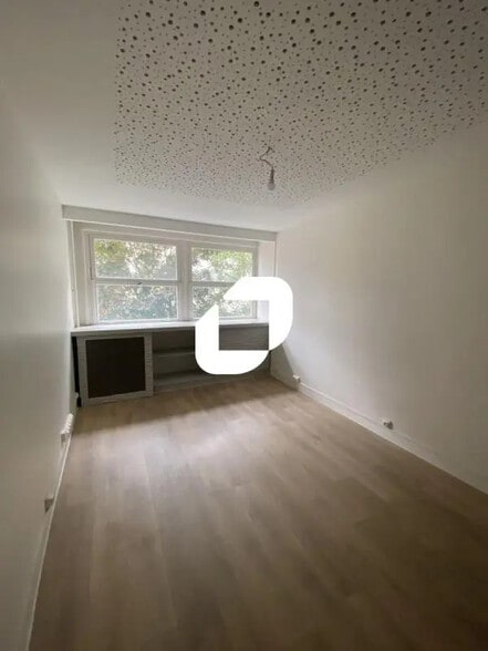 Office in Paris for sale - Interior Photo - Image 3 of 5