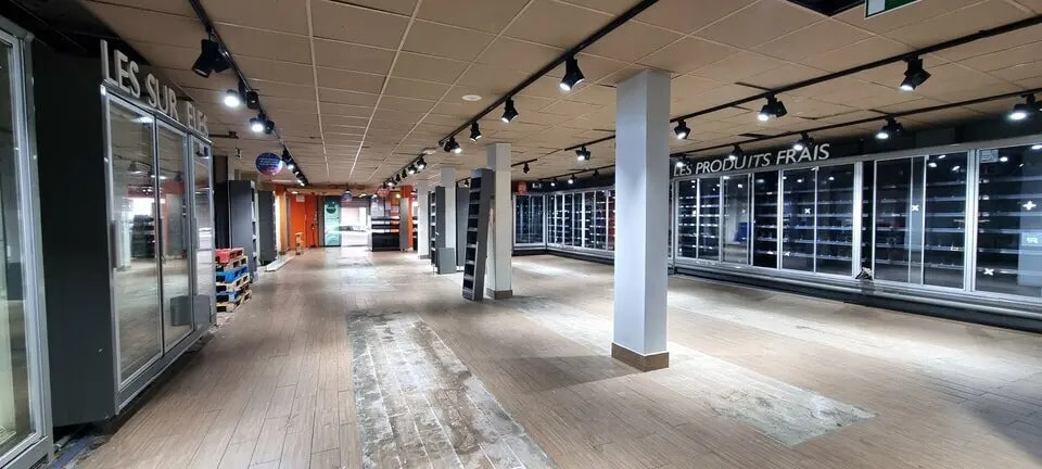 Flex in Paris for lease Interior Photo- Image 1 of 12