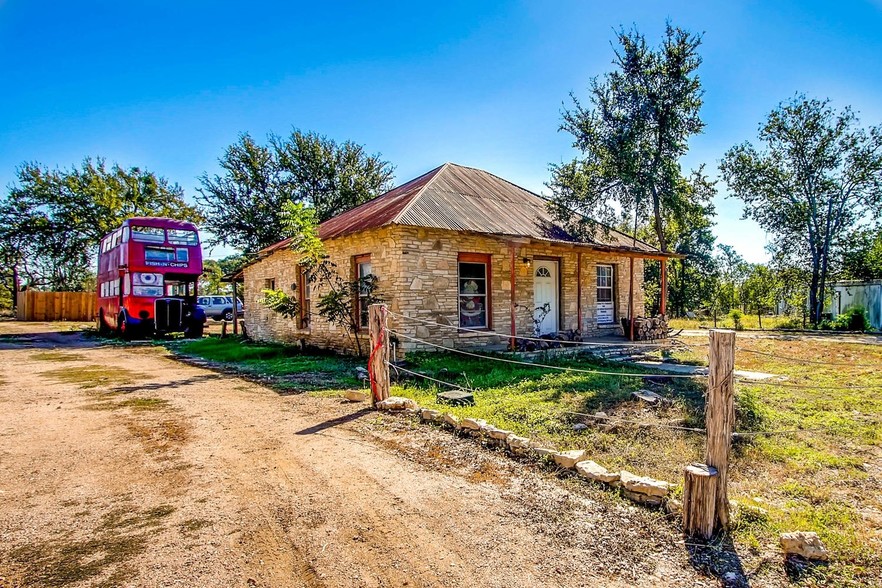 310 Old Fitzhugh Rd, Dripping Springs, TX for sale - Primary Photo - Image 1 of 1