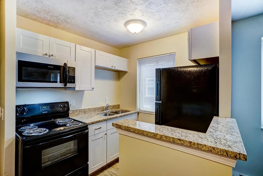 4326 Hamilton Ave, Cincinnati, OH for sale - Building Photo - Image 3 of 19