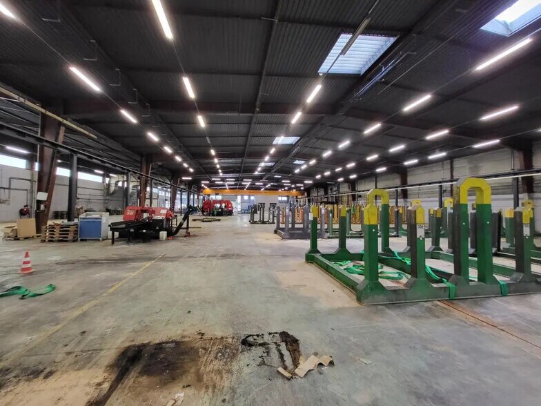 Flex in Saint-Romain-en-Gier for lease - Interior Photo - Image 3 of 6