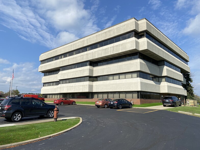 6001 Cochran Rd, Solon, OH for lease - Building Photo - Image 2 of 7