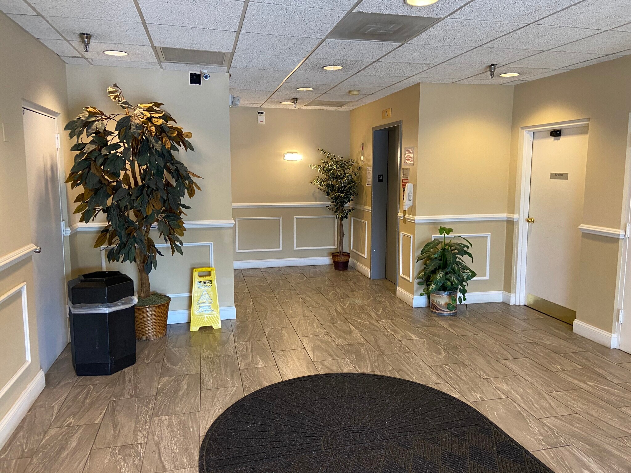 8626 Lee Hwy, Fairfax, VA for sale Lobby- Image 1 of 1