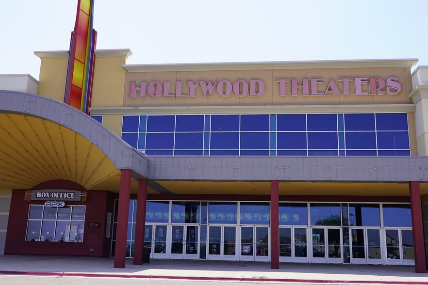 2401 Jacaman Rd, Laredo, TX for lease - Building Photo - Image 2 of 24