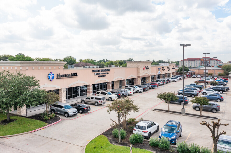 5614-5650 E Sam Houston Pky N, Houston, TX for lease - Building Photo - Image 1 of 7