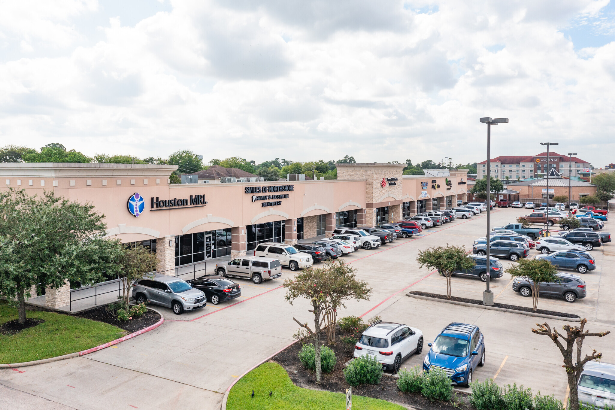 5614-5650 E Sam Houston Pky N, Houston, TX for lease Building Photo- Image 1 of 8