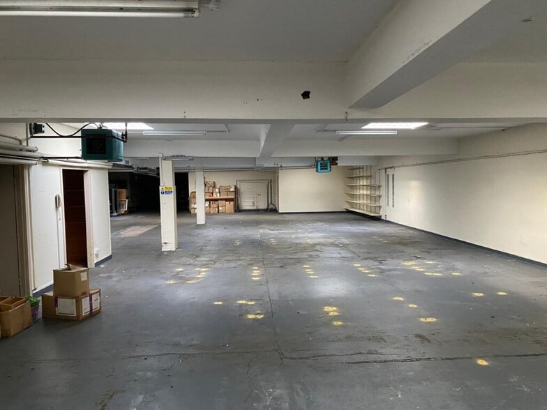 132-140 High St, Montrose for sale - Interior Photo - Image 3 of 6