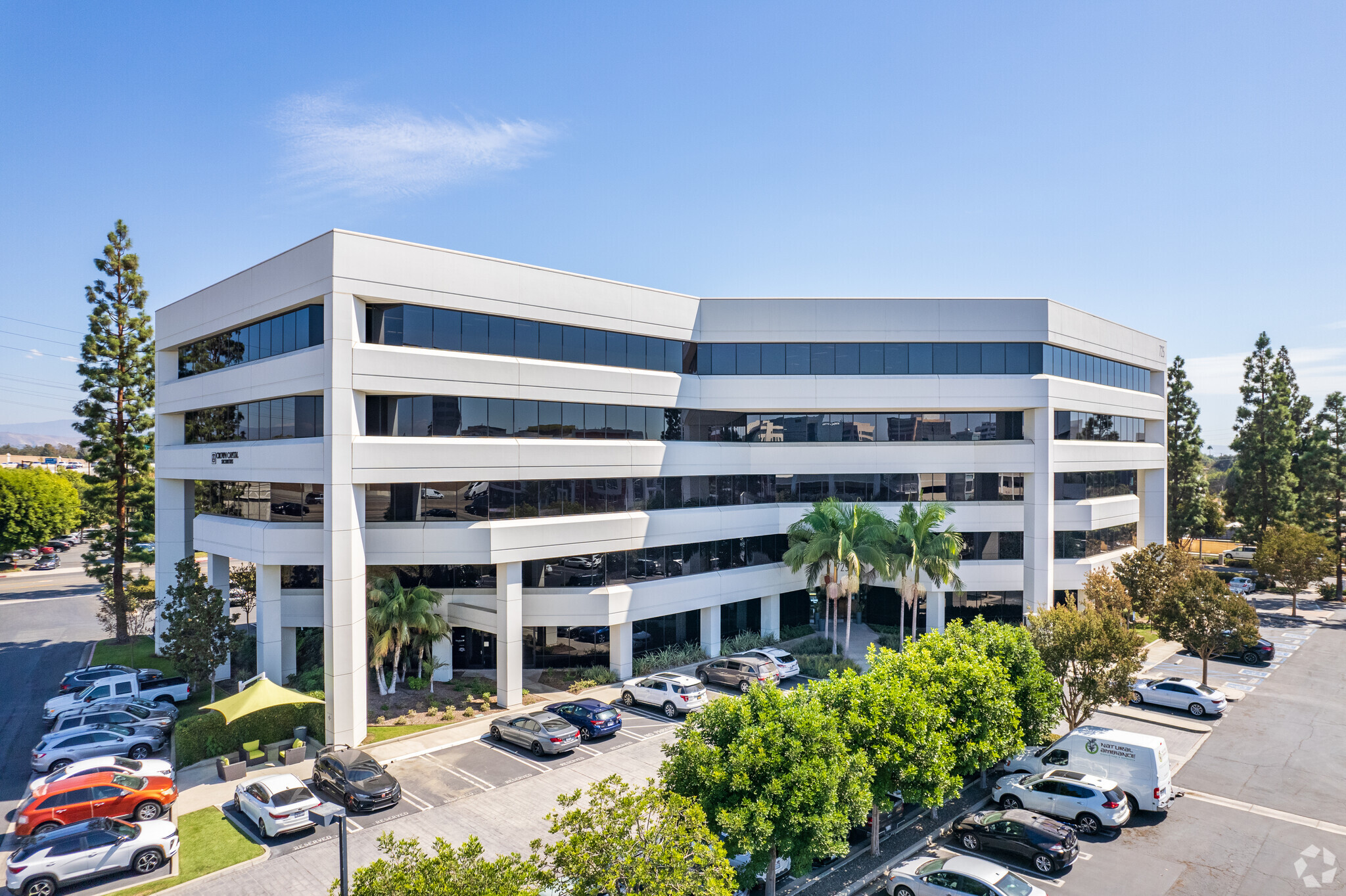 725 W Town And Country Rd, Orange, CA for lease Building Photo- Image 1 of 14