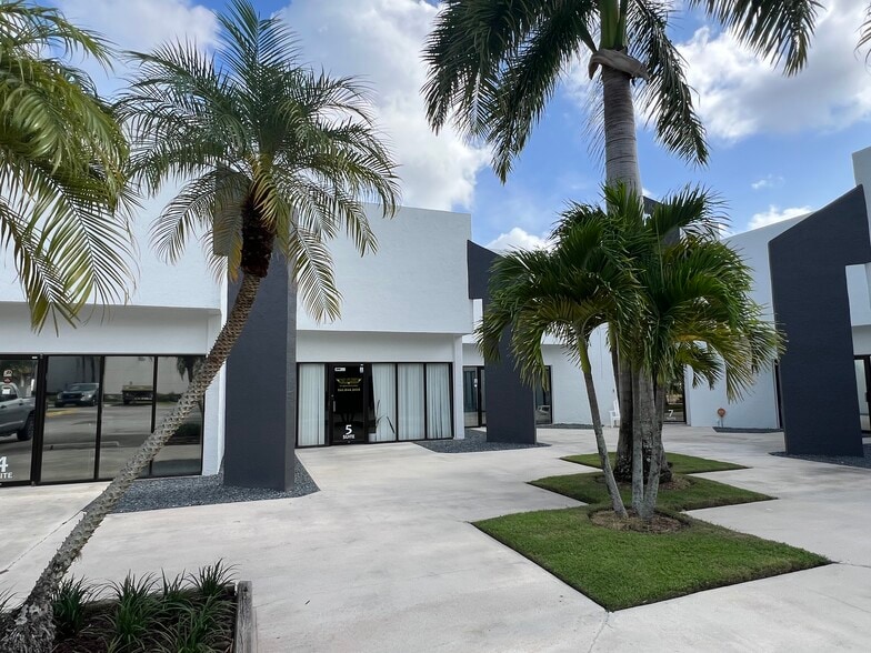 1095 Jupiter Park Dr, Jupiter, FL for lease - Building Photo - Image 1 of 5