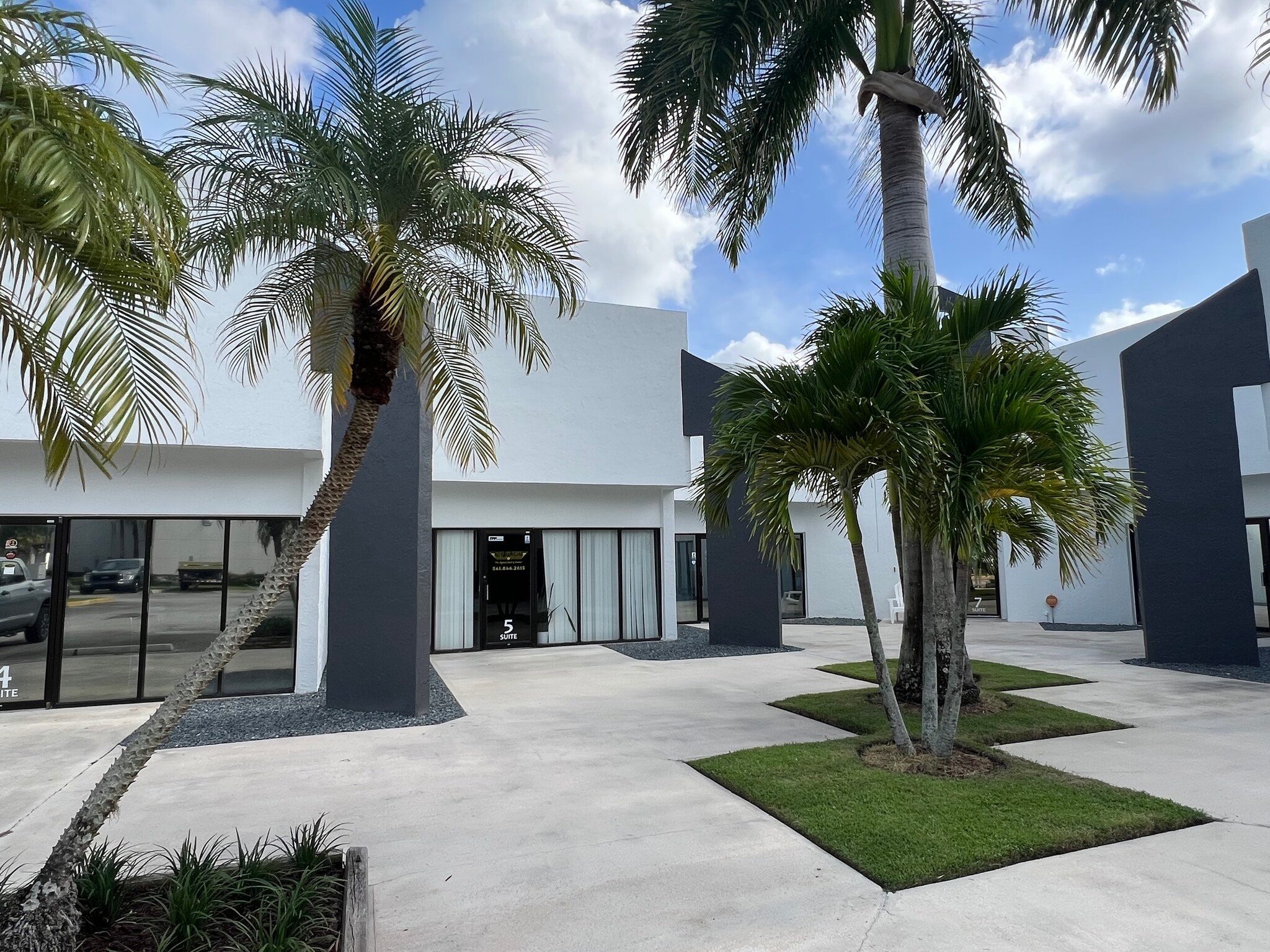 1095 Jupiter Park Dr, Jupiter, FL for lease Building Photo- Image 1 of 6