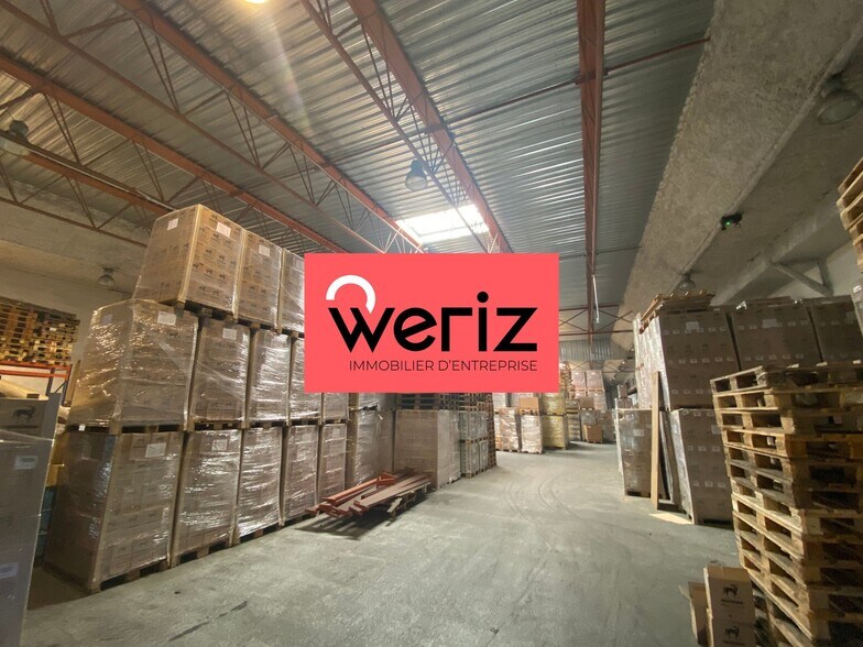 Industrial in Vitrolles for lease - Building Photo - Image 1 of 13
