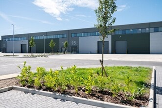 College Rd, Aylesbury for lease Building Photo- Image 2 of 9