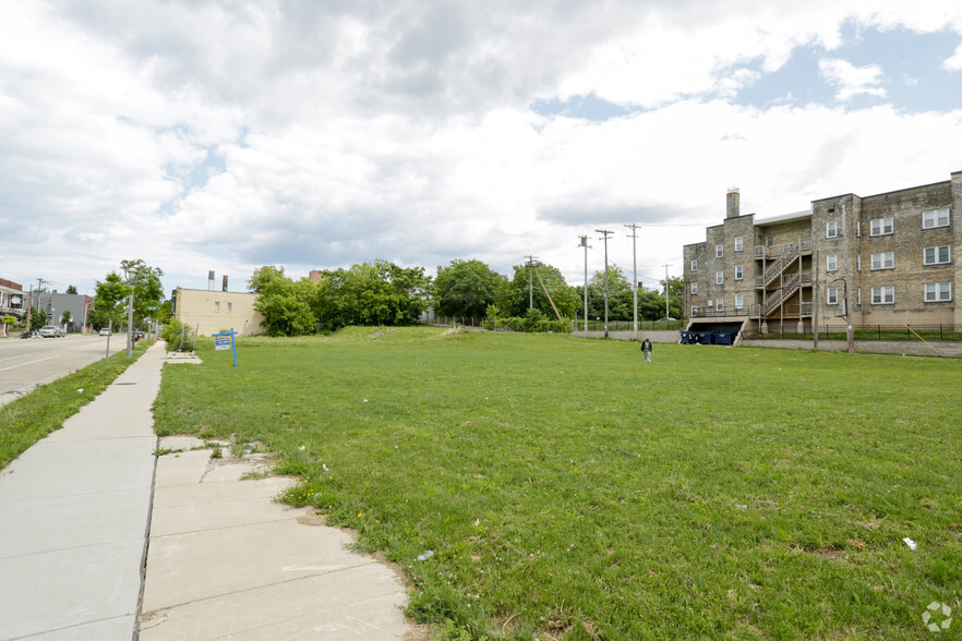 2441-2463 W State St, Milwaukee, WI for sale - Primary Photo - Image 1 of 2