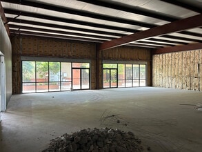 2500-2502 SW 14th St, Bentonville, AR for lease Building Photo- Image 2 of 4