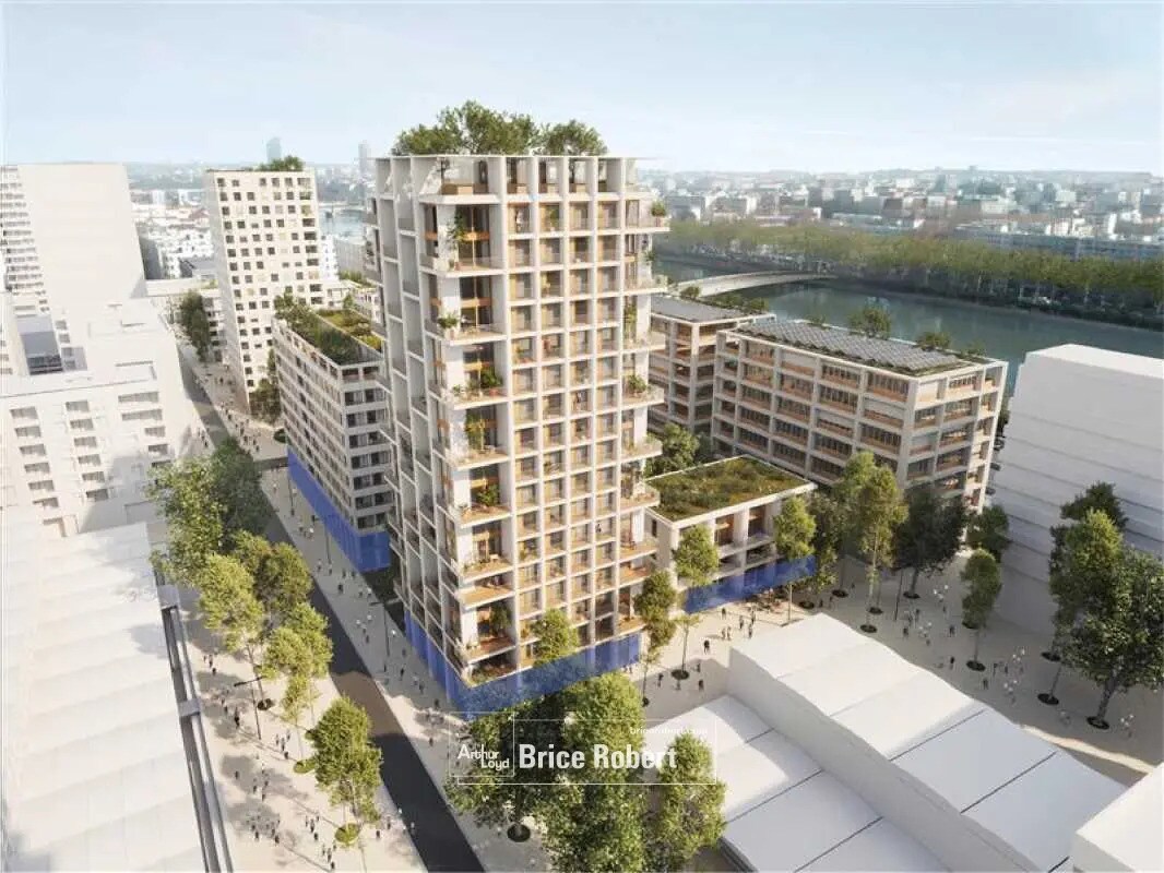 Retail in Lyon for lease Building Photo- Image 1 of 6