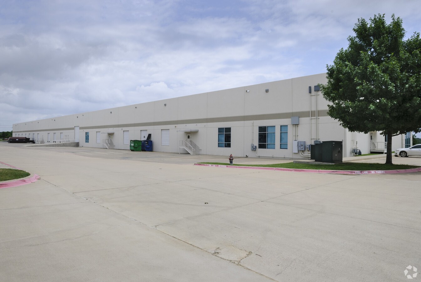 5325 FAA Blvd, Irving, TX 75061