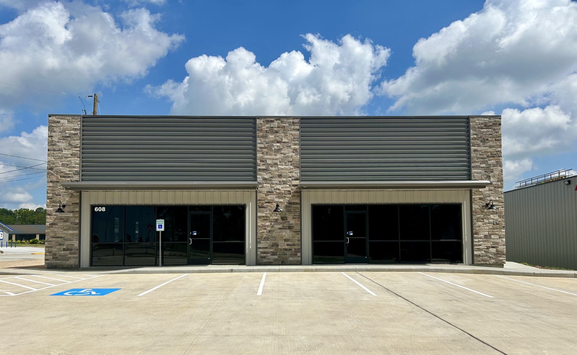 608 W. Worsham, Willis, TX for lease Building Photo- Image 1 of 4