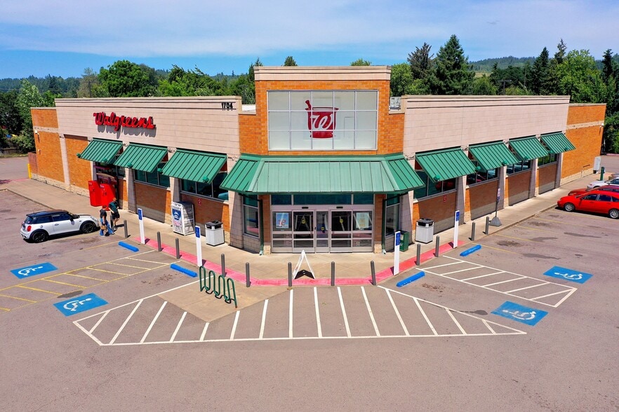 1704 E Main St, Cottage Grove, OR for sale - Building Photo - Image 1 of 1