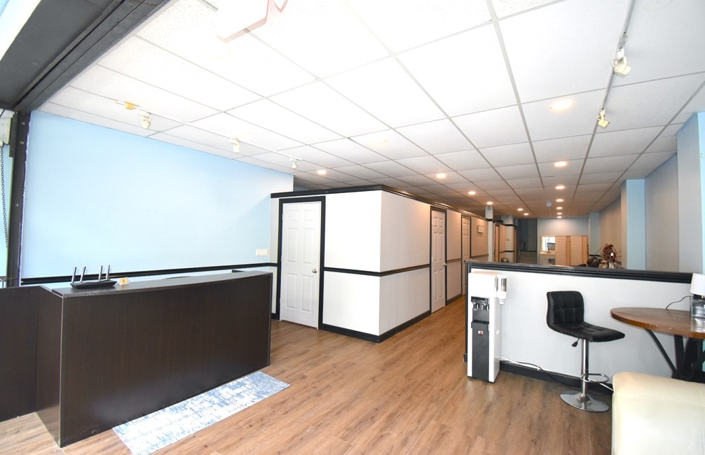 89 E Shore Rd, Manhasset, NY for lease Interior Photo- Image 1 of 5