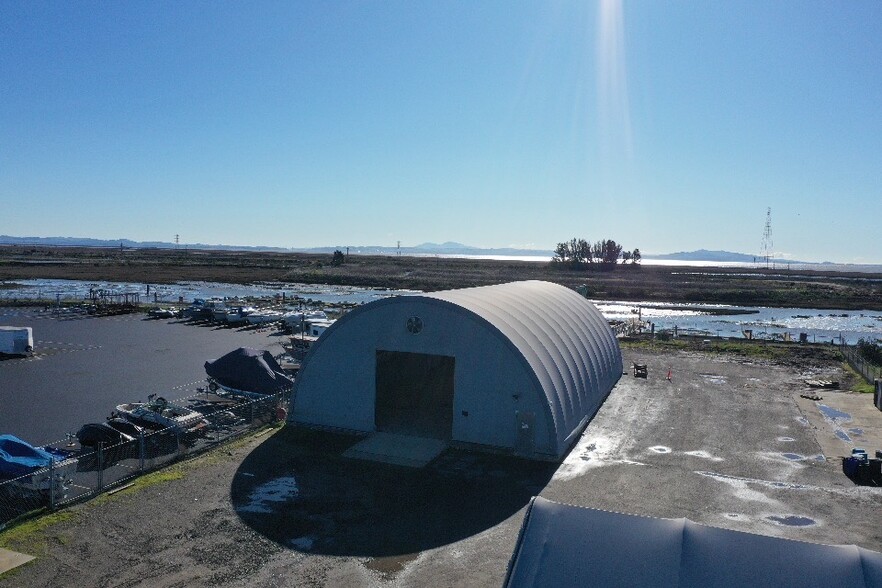 270 Sears Point, Petaluma, CA for lease - Building Photo - Image 2 of 5