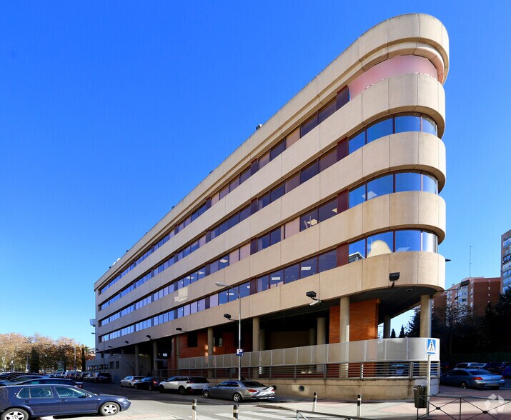 Office in Madrid, Madrid for lease - Primary Photo - Image 1 of 3