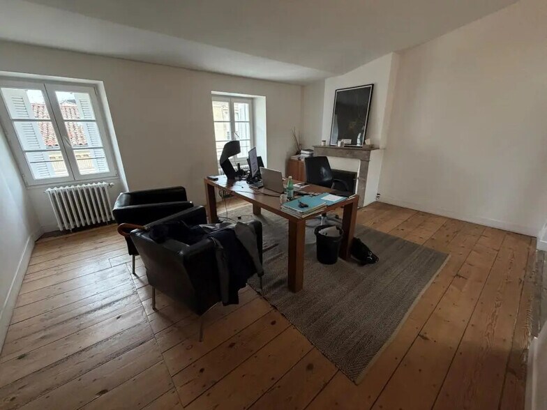 Office in Bordeaux for sale - Building Photo - Image 2 of 3