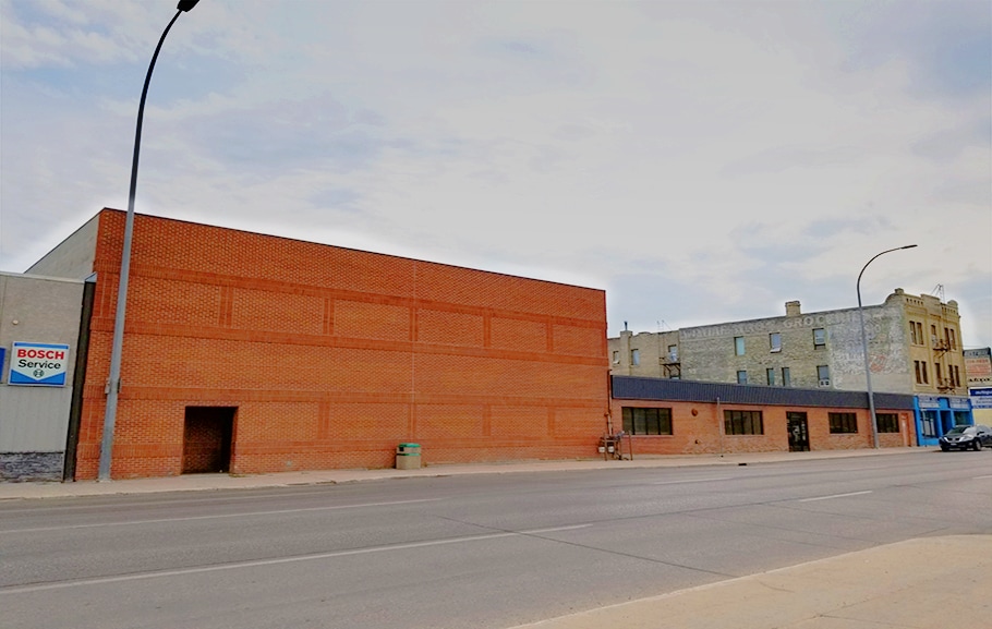 563 Notre Dame Ave, Winnipeg, MB for sale - Primary Photo - Image 1 of 1
