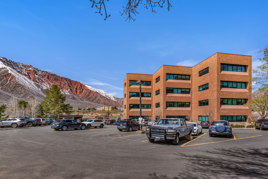 201 Centennial Dr, Glenwood Springs, CO for sale - Building Photo - Image 2 of 41