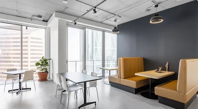 685 Centre St SW, Calgary, AB for lease - Building Photo - Image 1 of 6