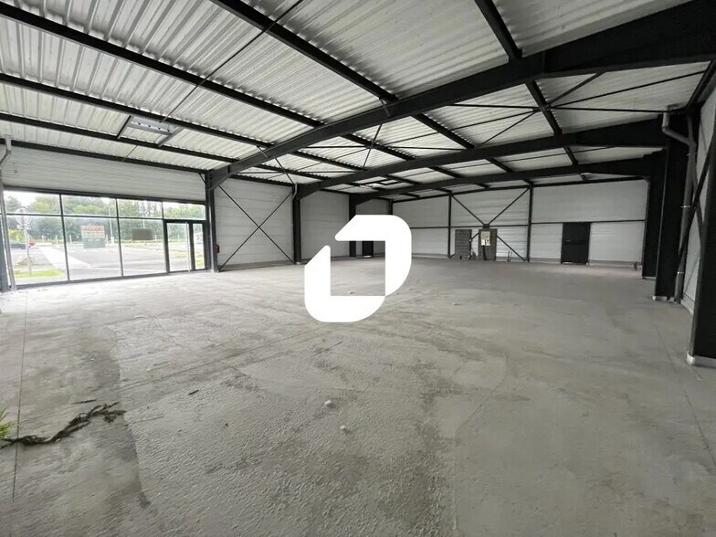 Retail in Sin-le-Noble for lease - Interior Photo - Image 2 of 7