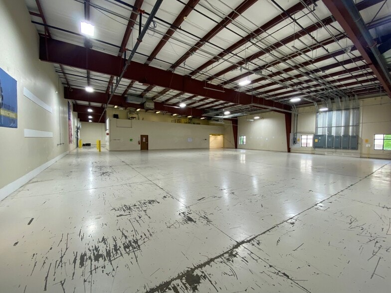 3170 Yeager Dr, Green Bay, WI for lease - Interior Photo - Image 3 of 9