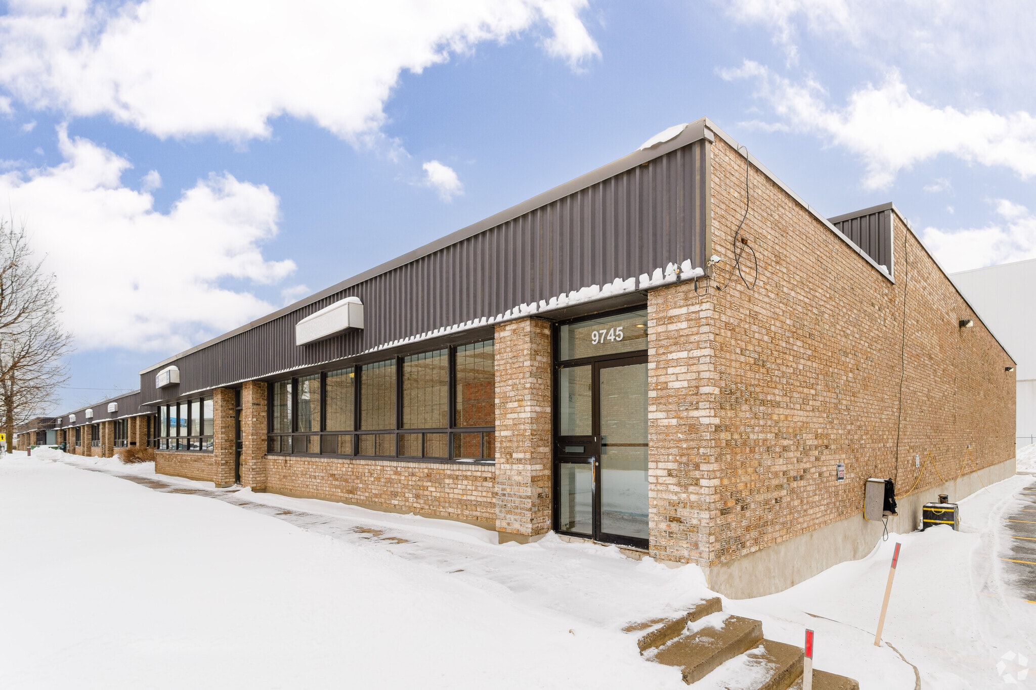 9701-9745 Ch de la Côte-de-Liesse, Dorval, QC for lease Primary Photo- Image 1 of 16