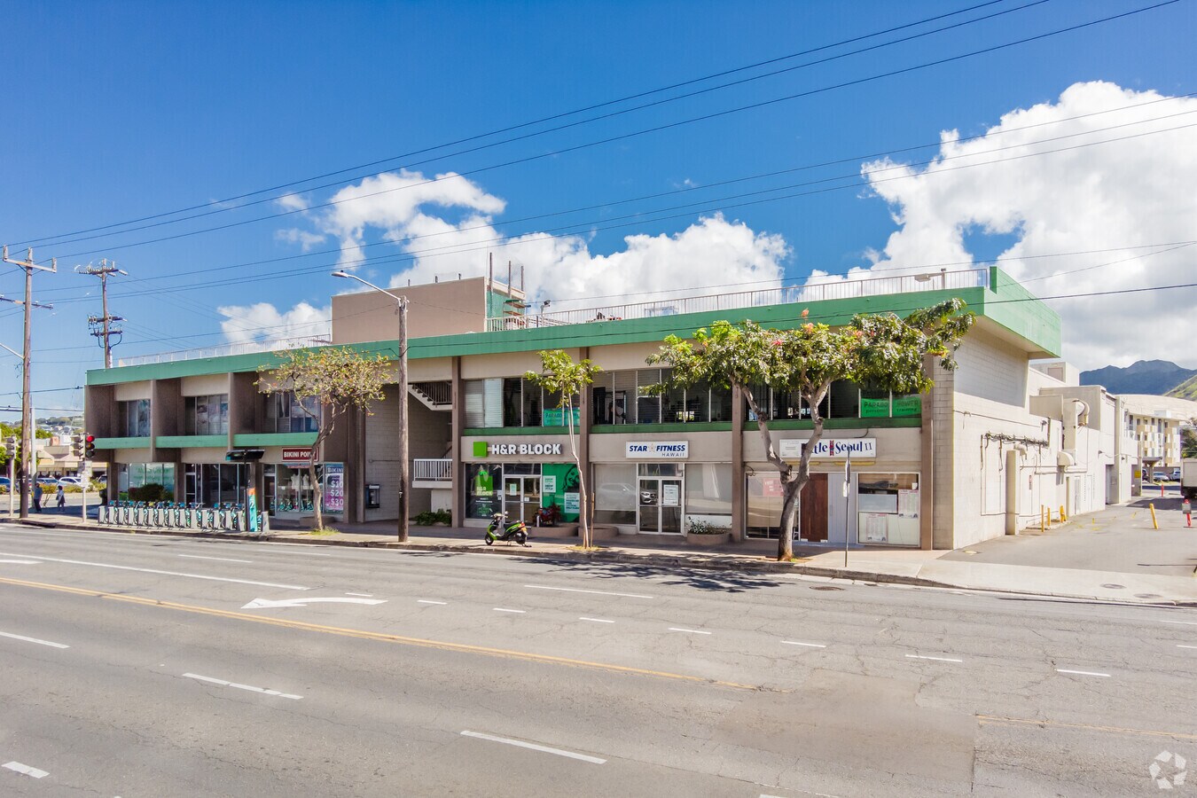 2600 S King St, Honolulu, HI 96826 Puck's Alley