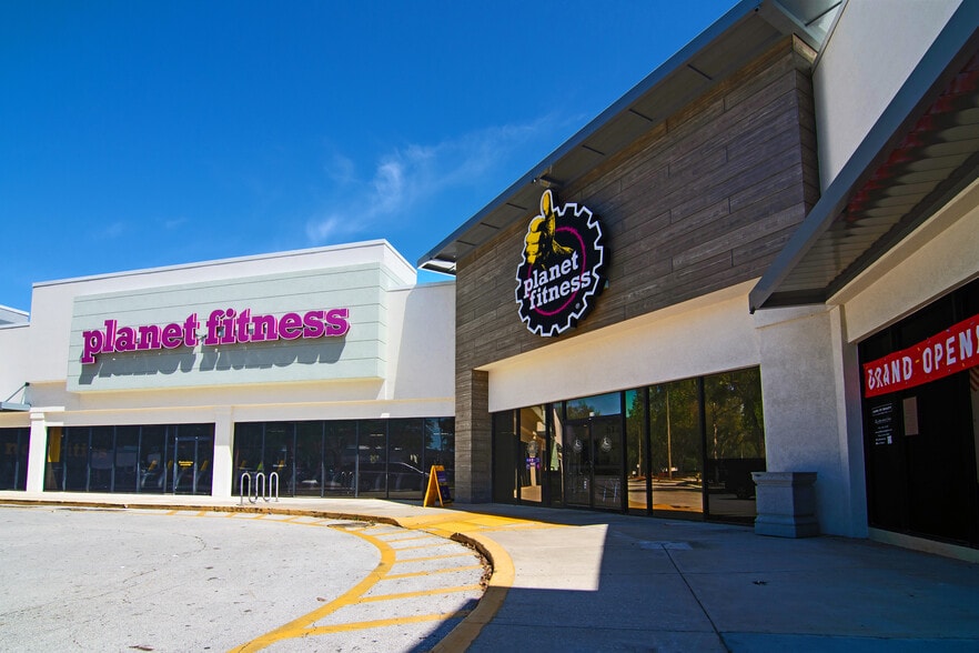 8595 Beach Blvd, Jacksonville, FL for lease - Building Photo - Image 3 of 42